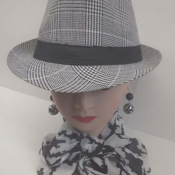 Houndstooth Accessories - Picture 4 of 16
